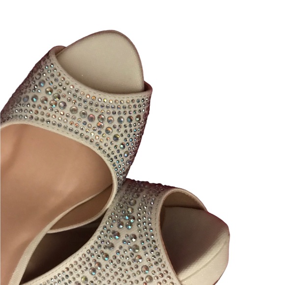 Shoes - Picture 2 of 7